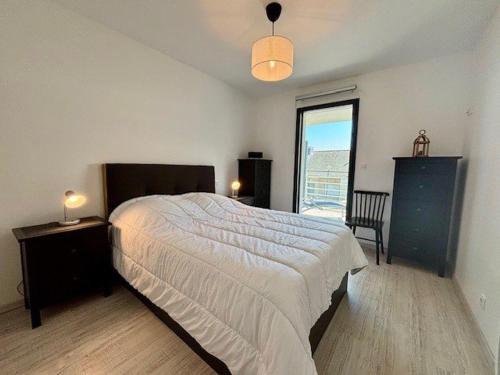 Posteľ alebo postele v izbe v ubytovaní Appart 2 pers à Quiberon - 41m² - Proche plage et Thalasso - Balcon exposé sud - Parking privé - FR-1-478-236