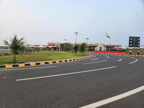 an empty road in front of a building at Sai Sharad Guest House in Naozor