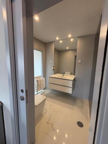 a bathroom with a tub and a sink and a toilet at Casa Sampaio e Melo in Gafanha da Nazaré