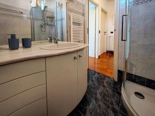 Koupelna v ubytování LUXURY APARTAMENT VISTA MARE garage e posto auto