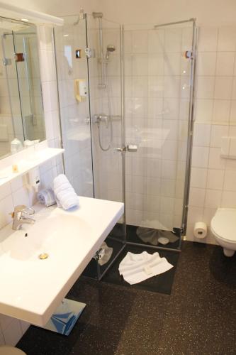 Ένα μπάνιο στο Hotel Ostfriesland garni