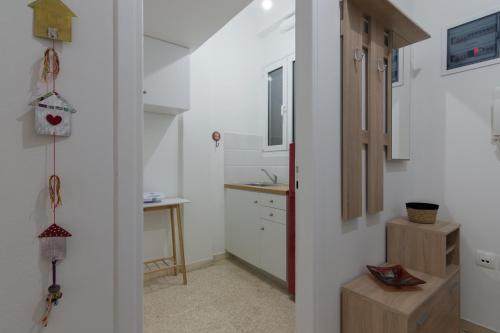 Kipseli Dreams Stylish Apt, AC, WiFi