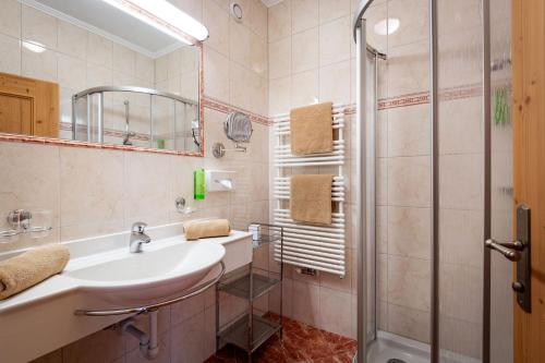 Kopalnica v nastanitvi Hotel Garni Forelle