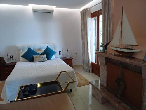 a bedroom with a bed and a boat on the wall at Penthouse Ipsos Marina in Ipsos