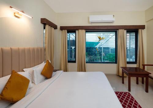 Postel nebo postele na pokoji v ubytování Camel Valley Resort & Spa, Igatpuri
