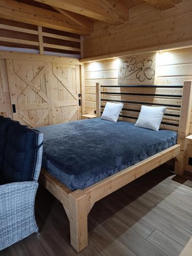 Postel nebo postele na pokoji v ubytování Wellness Apartmán Čtyřlístek