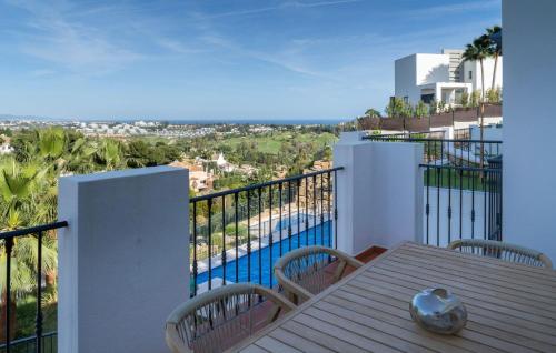 Serene hideaway, luxurious 2-bedroom penthouse apartment in the exclusive Paraíso Pueblo