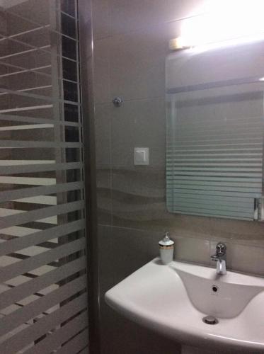 Bilik mandi di Gorgona apartments & studios