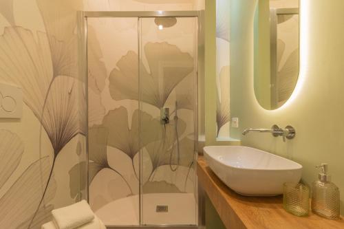 a bathroom with a sink and a shower at Sweet Home 23 in Campagnano di Roma