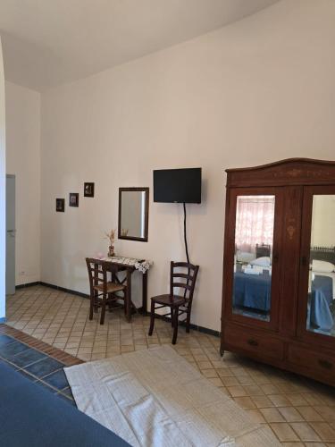 TV a/nebo společenská místnost v ubytování B&B Casa Cavarra