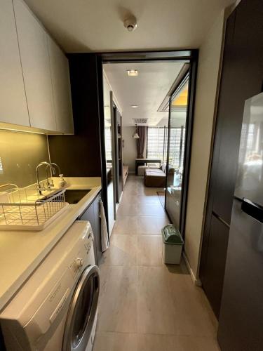 a kitchen with a washer and dryer in a room at 4Pax MRT BTS Asoke, Terminal21 in Bangkok
