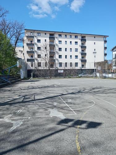 El edificio en el que está el departamento