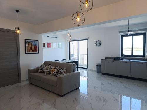 Posezení v ubytování Birzebbuga Seafront Apartment