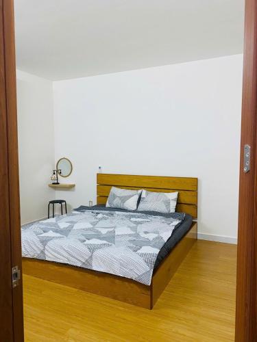 Postel nebo postele na pokoji v ubytování DINO Home HACOM 1BR