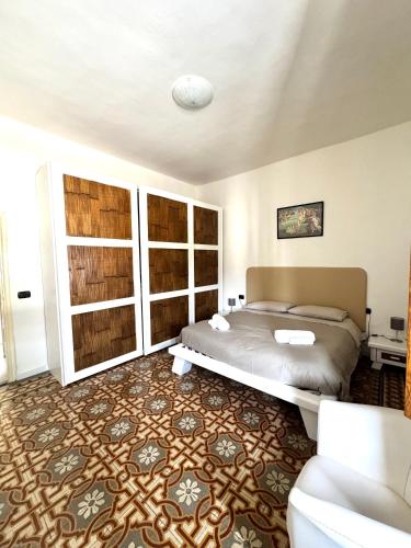 a bedroom with a bed in a room at Accommodation near the airport in Florence
