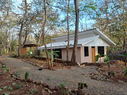 Taman di luar New casita walking distance to Avellanas beach