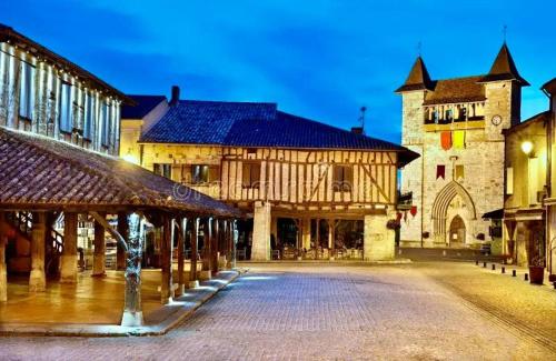 Photo de la galerie de l'établissement Grande maison familiale de caractère avec piscine chauffée, à Rives