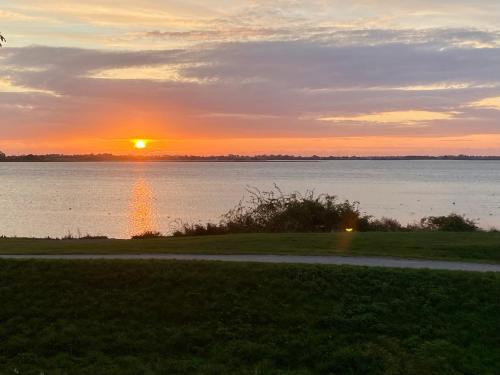 a sunset over a large body of water at Direkt am Meer in Fehmarn