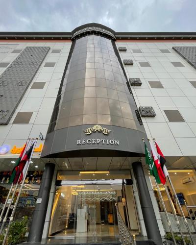 a building with a sign on the front of it at الفخامه بارك in Şabyā