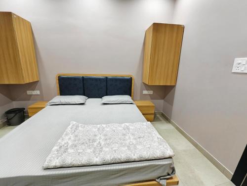 Postel nebo postele na pokoji v ubytování Hotel Chandan Inn