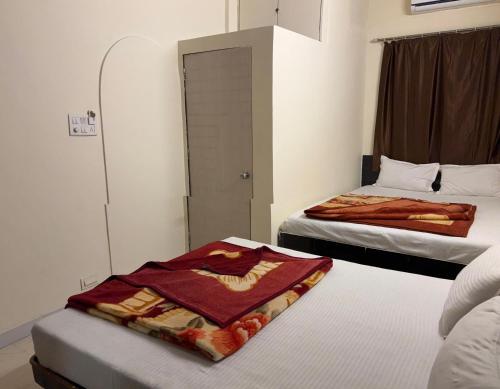 Una cama o camas en una habitación de Hotel Aafiyat Inn