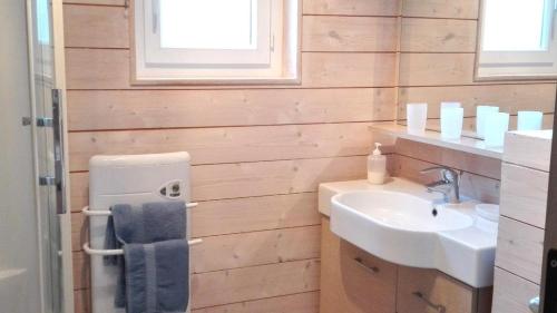 Et badeværelse på Chambres d'Hôtes du Clos de la Touche