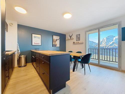 Peyragudes grand apparé vue montagne 2 terrasses,8 à 10 couchages , draps, serviettes de bains et menage fin séjour inclus