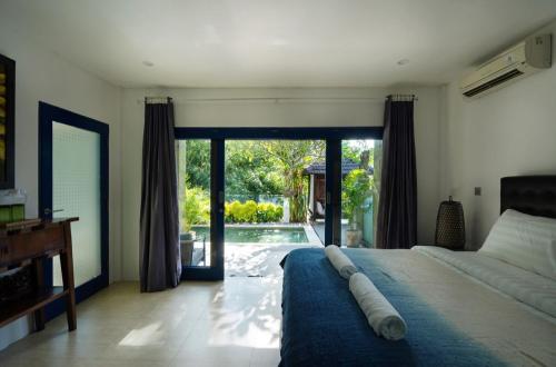 Ένα ή περισσότερα κρεβάτια σε δωμάτιο στο 3BR Pool Villa, Canggu, River View
