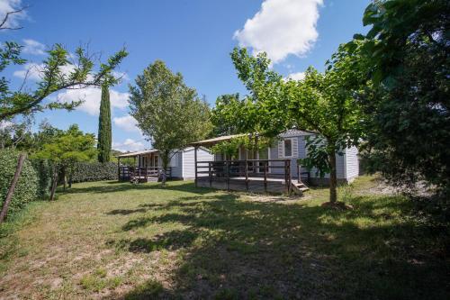 Κήπος έξω από το Domaine de Chadeyron