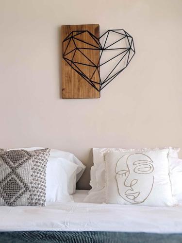 a picture of a heart on the wall above a bed at Panorama Inn in Lithakia