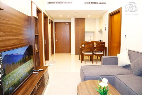 Stylish 2BR Apt in Business Bay Burj & Creek Views