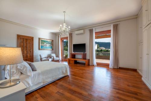 Μια τηλεόραση ή/και κέντρο ψυχαγωγίας στο Sorrento luxury