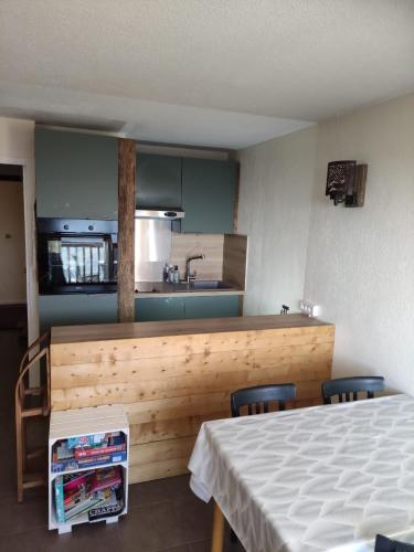 Studio avec vue panoramique sur la montagne