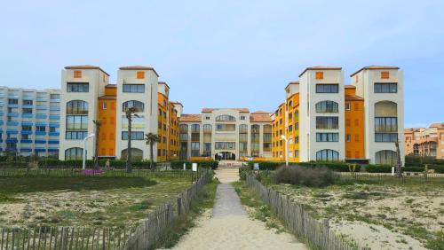 Grand duplex 7 pers - face mer & proche commerces