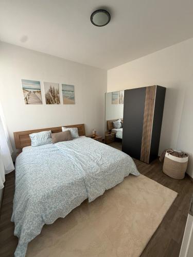 a bedroom with a large bed in a room at Modern Living - Im Grund in Spaichingen