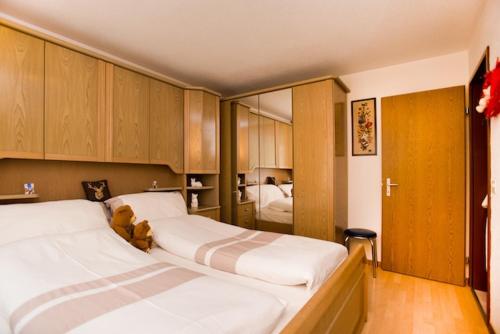 Bodmen 3 Apartments von Privat in Zermatt tesisinde bir odada yatak veya yataklar