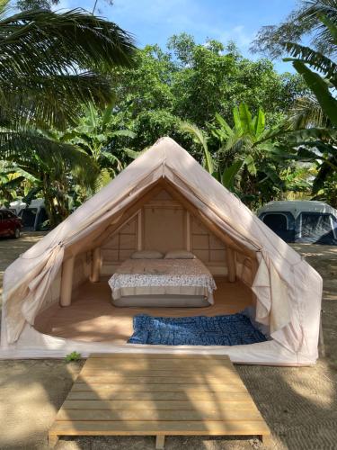 Taman di luar Camping La Huerta de Don Juan
