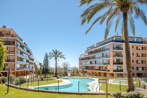 Bazén v ubytování Hevres playa Torremolinos nebo v jeho okolí