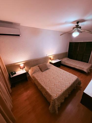 Una cama o camas en una habitación de Punta del Este Shelton Hotel