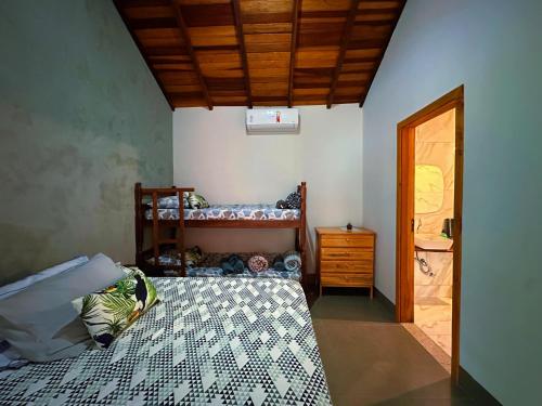 Postel nebo postele na pokoji v ubytování Casa Aroeira 3 quartos3 Banheiros piscina