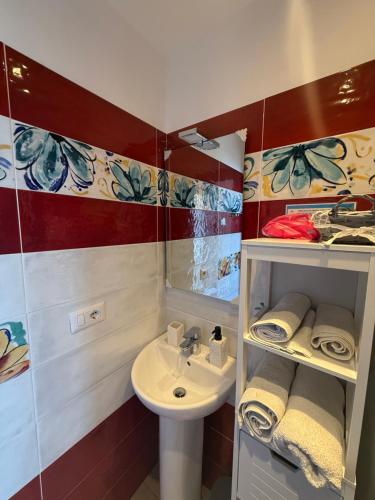 a small bathroom with a sink and a sink at Agriturismo Un Mare di Fiori in Ventimiglia