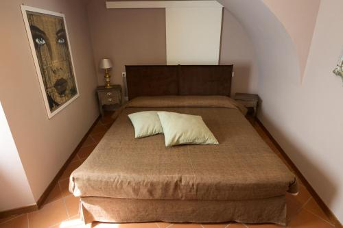 a bedroom with two beds in a room at Il Cortile di San Rufino in Assisi