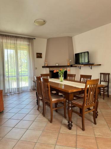 a dining room with a wooden table and chairs at Casa vacanze - I due ulivi- passignano sul Trasimeno in Passignano sul Trasimeno