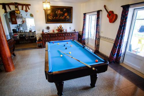 a pool table in a living room with at A Casa do Olival - Barragem Castelo do Bode-Tomar in Barreira Grande