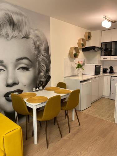 a kitchen and a dining room with a table and chairs at Sandanski Apartments Top Center in Sandanski