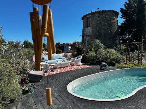 Bazén v ubytování Moulin du Sud nebo v jeho okolí