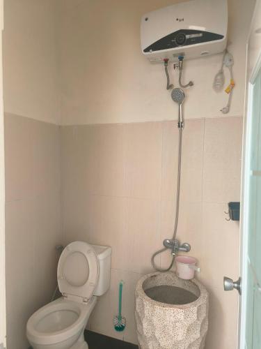 a small bathroom with a toilet and a sink at Villa Srikandi Rayya A8 in Tlekung