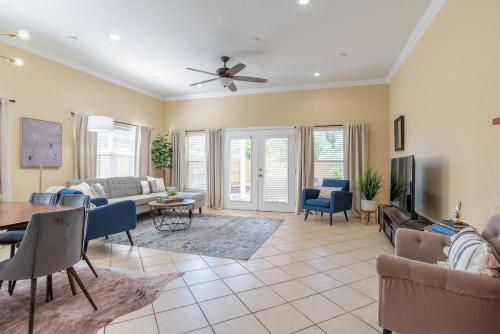 a living room filled with furniture and a ceiling fan at Modern DT Home-King size Bed-Patios-Long Stays-WiFi in Orlando