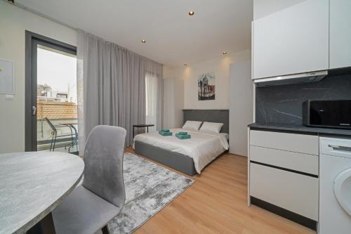 Katil atau katil-katil dalam bilik di Luxury Studio in the Heart of Limassol