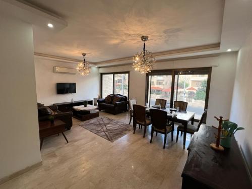 On the street 3 Room